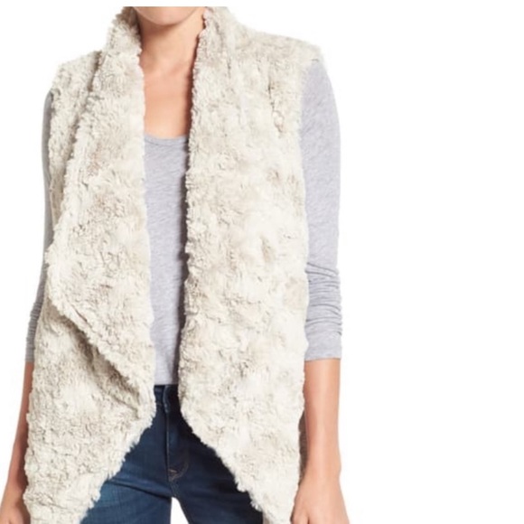 Jolt Jackets & Blazers - Jolt open front faux fur vest size large